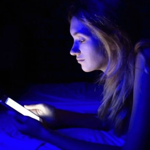 What happens when you are exposed to blue light at night? - Baxter Blue